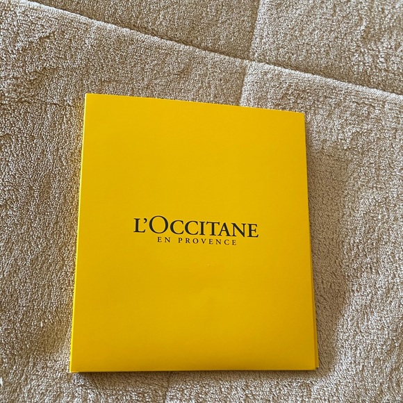L’Occitane En Provence Cosmetic Bag & 3 Samples - Picture 4 of 5